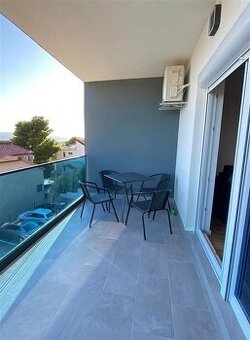 Omiš: Moderní studia a apartmány, od 1kk, od 37 m²