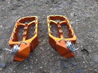 Rade Garage stupacky KTM 690 Enduro