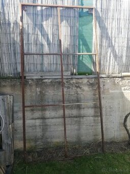 Železná konstrukce ( na řekl. Plochu)