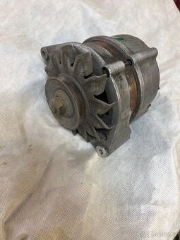 Opel Rekord E alternátor Bosch 0120489629