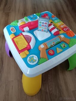 Hrací stoleček Fisher Price pejskům stoleček