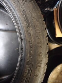 Prodám zimní pneumat continental 205/50 r17