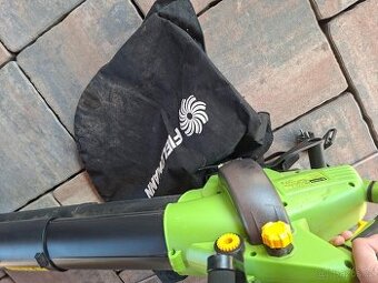 Fukar/vysavač na listí