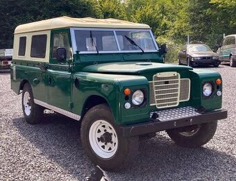 Land Rover Series III 109