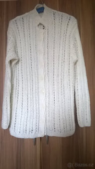 Svetr ručně pletený