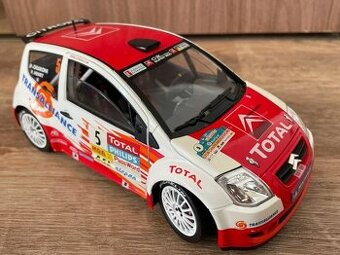 Kovové závodní auto 20cm