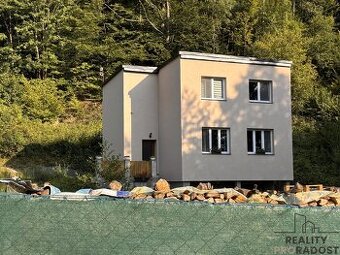 Prodej chaty 4+kk 133 m2, pozemek 728 m2, k celoročnímu bydl