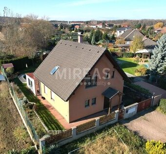 Semice, prodej rodinného domu 5+1, 157 m2 na pozemku 434 m2, - 1