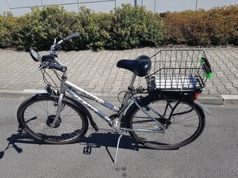 Dámské elektrokolo s košíkem na nákupy