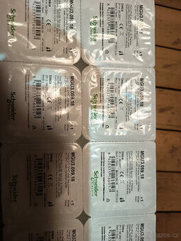 Schneider Electric Unica MGU305918 Zásuvka bezšroubová