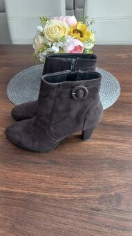 Dámské kotníkové vel.40