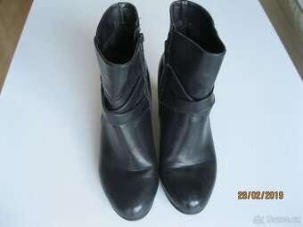 Kotníčkové kozačky černé