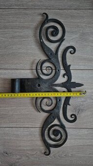 Staré kování, vrata, dveře, rustikální interiér