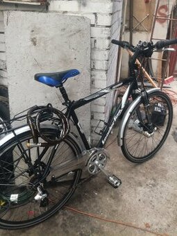 trekove kolo,LEADER FOX,odpruzene,pekne