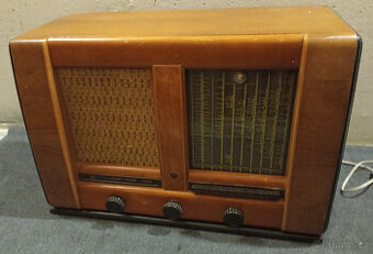Staré retro rádio Tesla Largo T516A