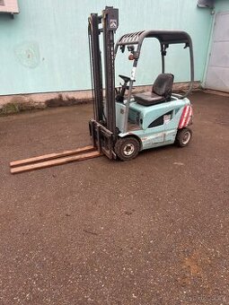 Desta E12 včetně trakční baterie a nabíječky.