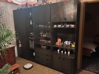 Hezká nábytková stěna