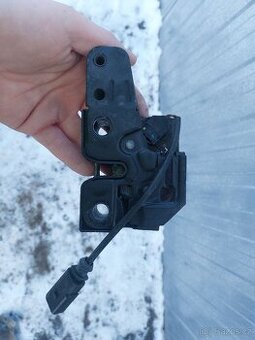 Škoda Fabia 2 ZÁMEK KAPOTY