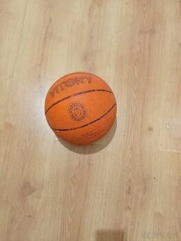 Prodám basketbalový míč