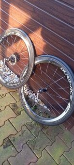 Zapletená kola DURA-ACE