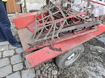 Zahradní traktůrek TERRA VARI