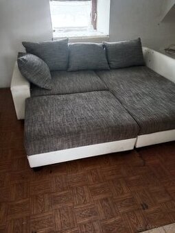 Sedačka z taburetem