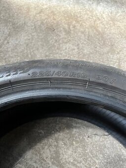 Gumy Bridgestone 225/40/19 runflat - 1