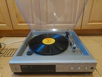 Gramofon se zesilovačem Philips D5520
