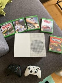 Xbox One S 500GB - 2ovladace, hry