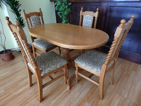 CENA K JEDNÁNÍ - Oválný stůl dubového masivu + čtyři židle