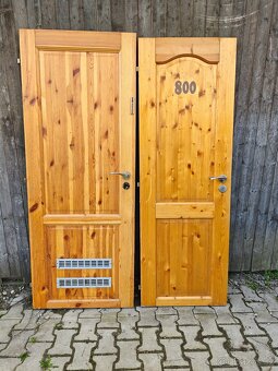 Dřevěné dveře