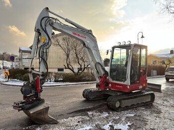 Rypadlo Takeuchi TB 260 V4
