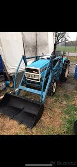 Malotraktor s čelním nakladačem
