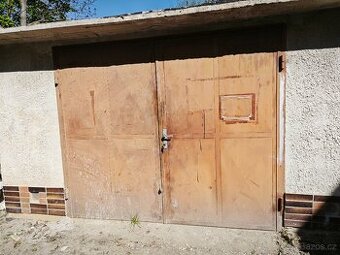 Dvoukřídlá ocelová garážová vrata 250x210cm vč. zárubně
