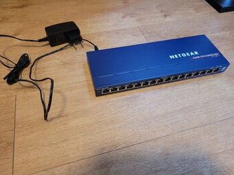 16 port. gigabitový switch Netgear GS116 v2 - 1