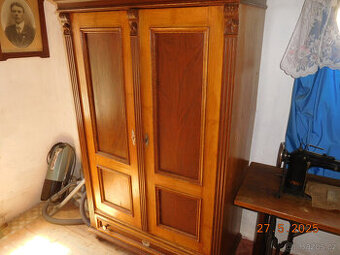 šatní skříň-fládrovaná - 1