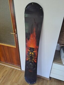 Snowboardové prkno ATOMIC