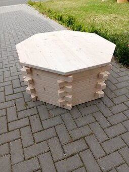 Dřevěný kryt studny