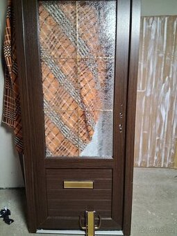 Nove plastove dveře tmavý dub / bila 880x2040