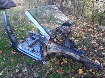 Čast karoserie prava předni čtvrtka Skoda Karoq