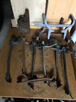 Hlavní stojan boční stojan sedlo sedačka blatník IŽ49 IŽ350