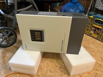 Prodám střídač Epever UP5000