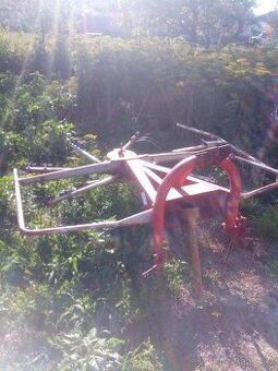 Kuhn nahrabovač shrnovač sena