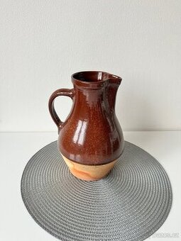 Keramický starý džbán na pivo