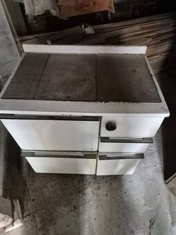 Sporák na tuhá paliva.