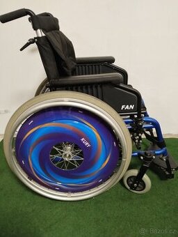 Dětský invalidní vozík  skládací