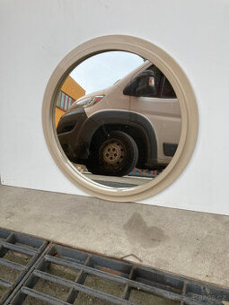 Zrcadlo nástěnné kulaté a hranaté, kus za 300 kč