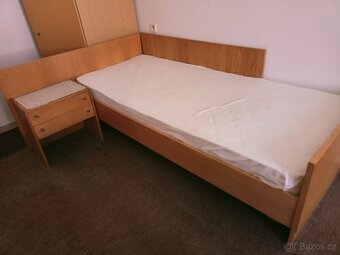 Matrace a noční stolek