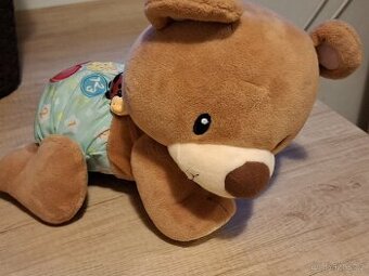 Lezoucí a mluvící medvídek