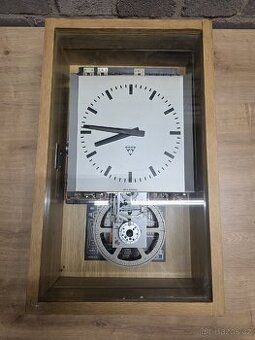 Matiční hodiny Pragotron